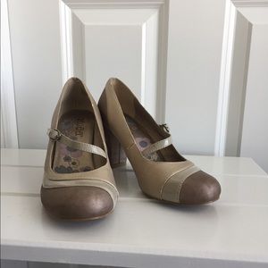 Mary Jane pumps